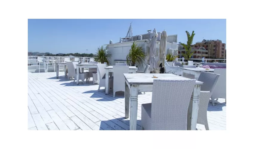 Moi Ristorante Lounge & Beach Bar