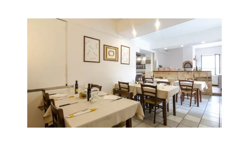 Un Tavolino Sullo Stretto