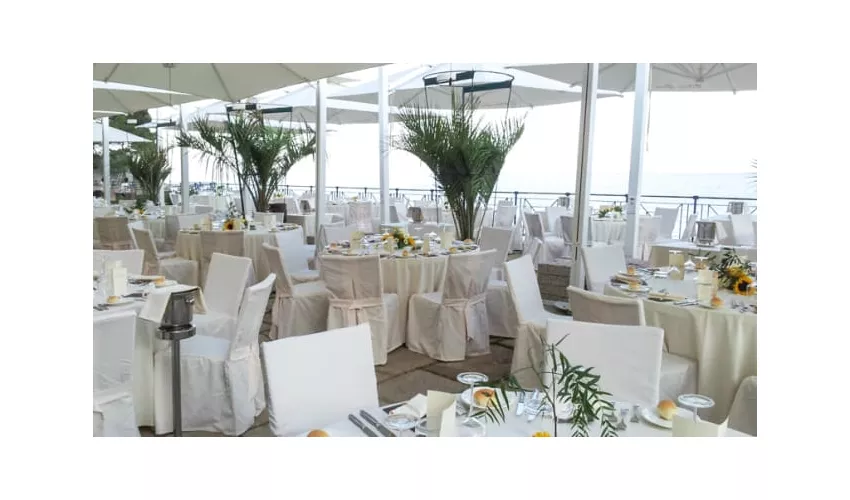 Villa Eva Restaurant & Beach