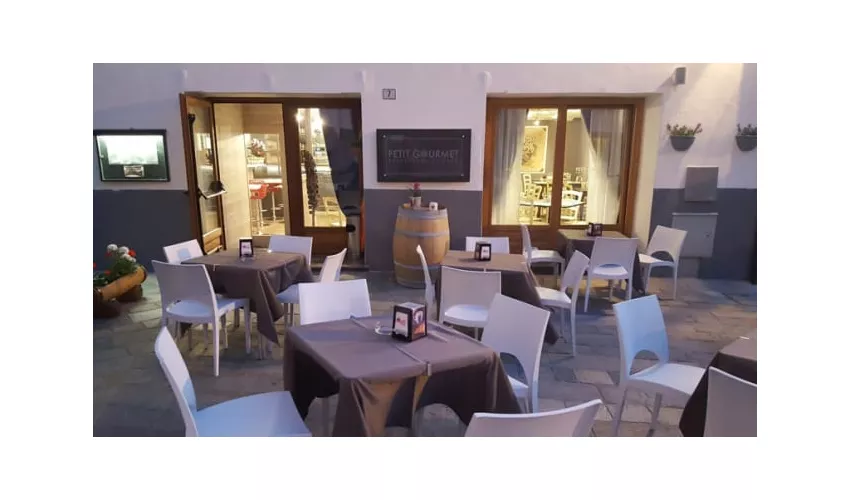 Petit Gourmet Restaurant et Café