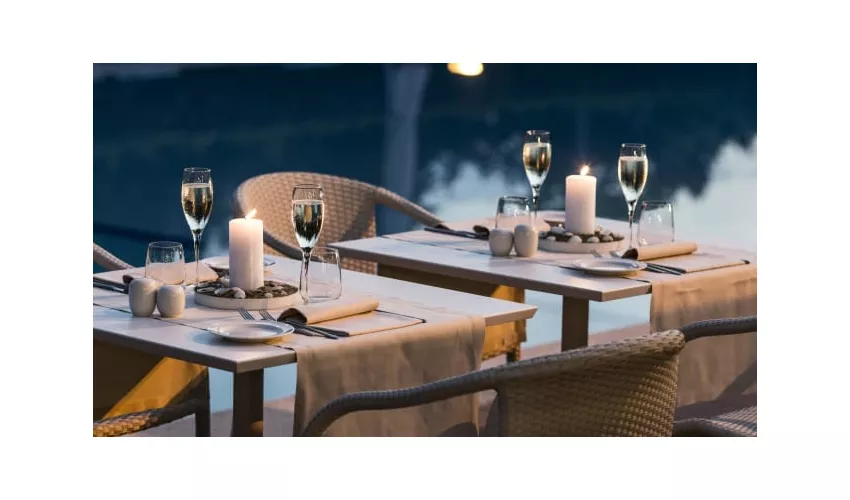 La vela Bar & Restaurant by “UNA cucina”