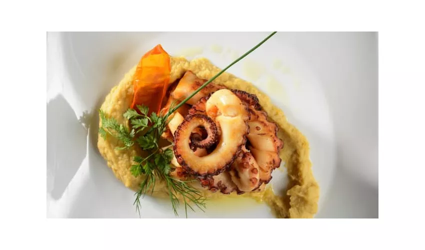 La vela Bar & Restaurant by “UNA cucina”