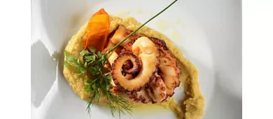 La vela Bar & Restaurant by “UNA cucina”