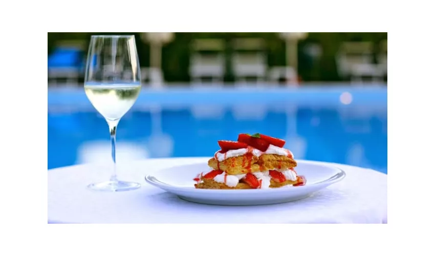 La vela Bar & Restaurant by “UNA cucina”