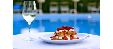 La vela Bar & Restaurant by “UNA cucina”