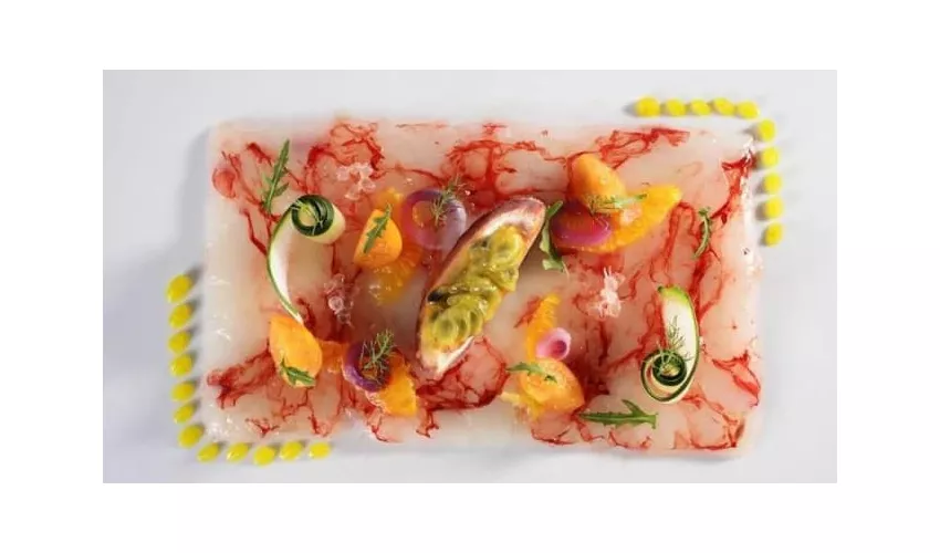 La vela Bar & Restaurant by “UNA cucina”