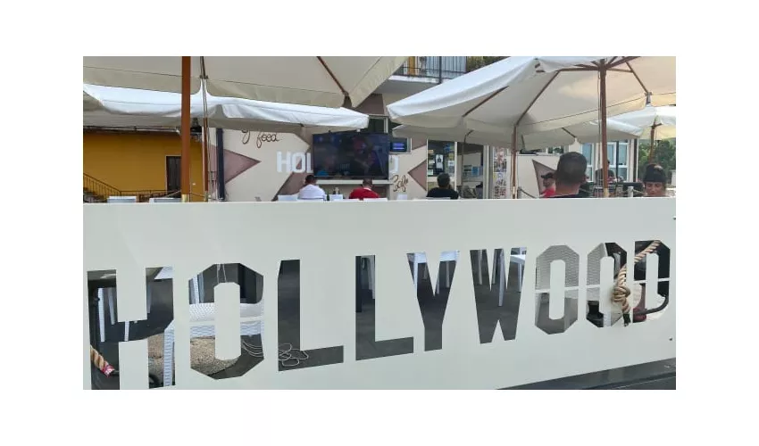 Hollywood Cafe