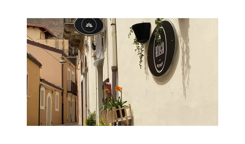 "Reusia Bistrot", Specialità Pesce, Ristorante Ragusa Ibla, Premiato come migliore Ristorante delle Eccellenze Italiane.