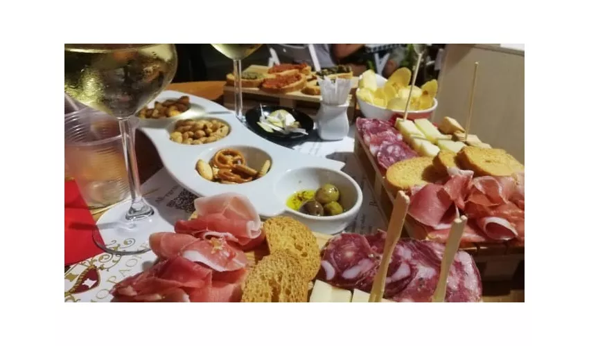 Enoteca Mimmo Paone - Piazza Porto Levante - Vulcano