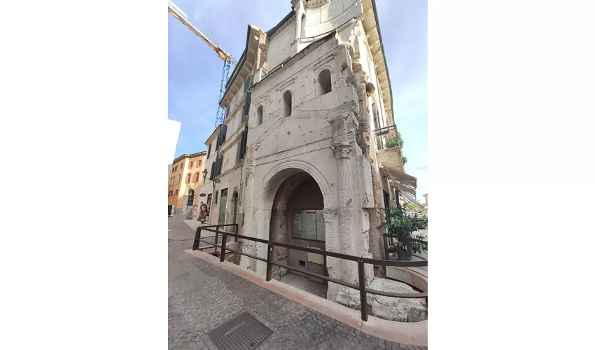 Porta Leoni
