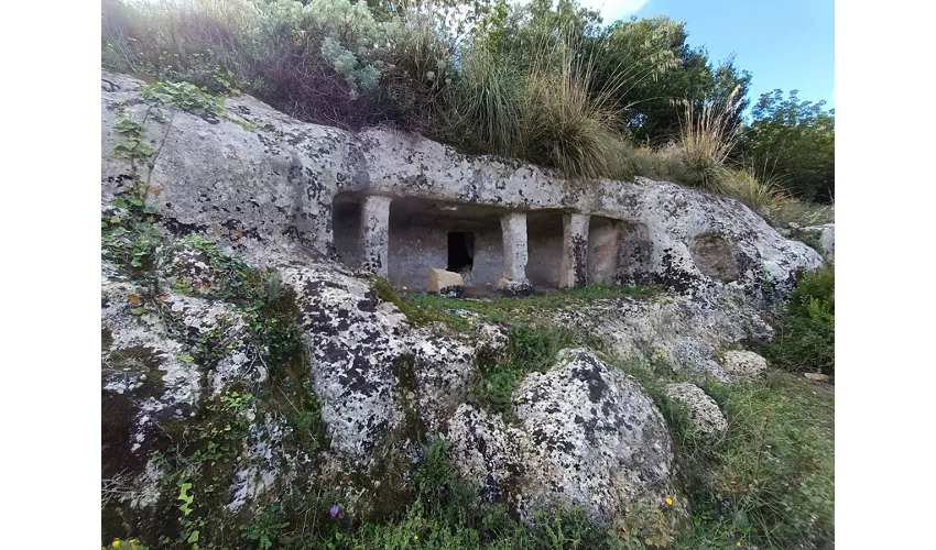 Nekropolen von Castelluccio