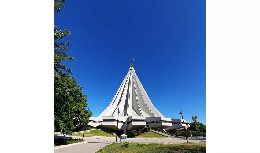 Basilique-sanctuaire de Notre-Dame des Larmes