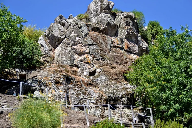 Parco Archeologico di Suni - Domus de Janas Chirisconis