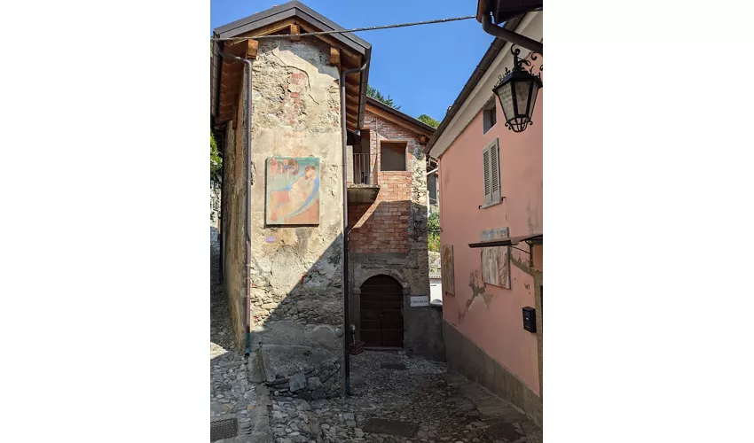 Galeria ao ar livre do fresco de Arcumeggia