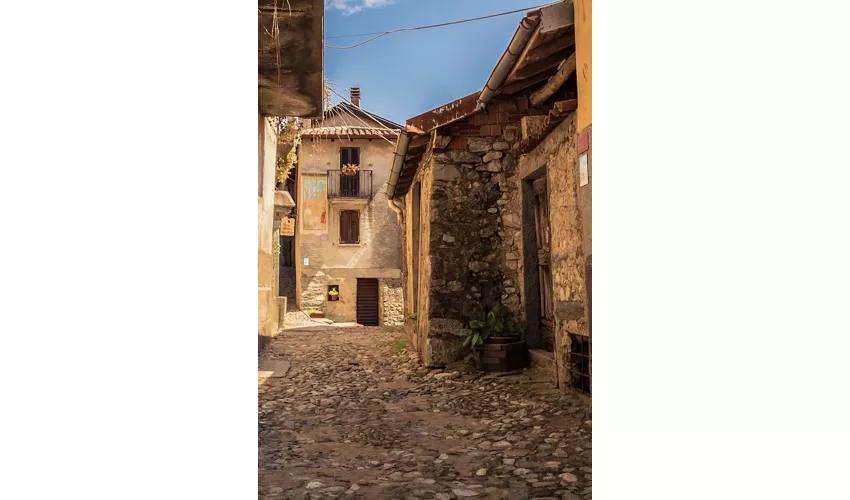 Galeria ao ar livre do fresco de Arcumeggia