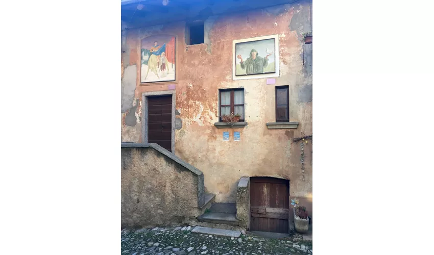 Galeria ao ar livre do fresco de Arcumeggia