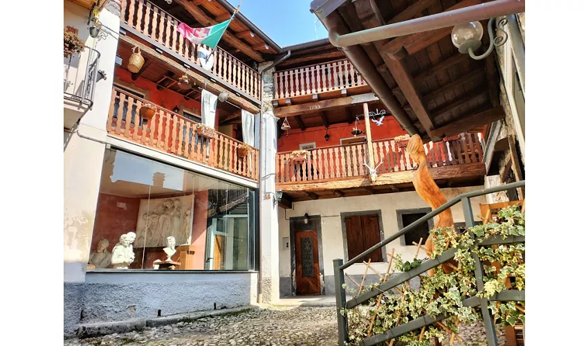 Freilichtgalerie des Freskos von Arcumeggia