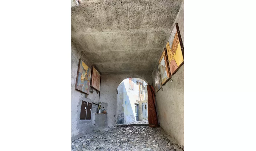 Galeria ao ar livre do fresco de Arcumeggia