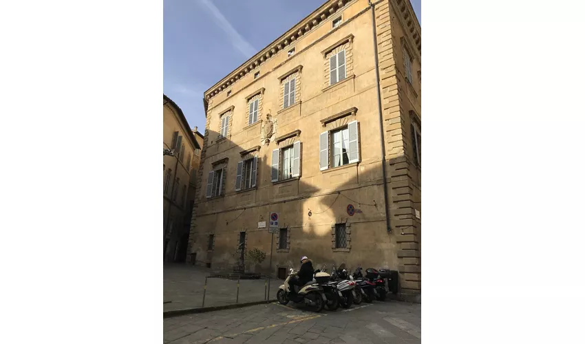 Palazzo Chigi Piccolomini alla Postierla