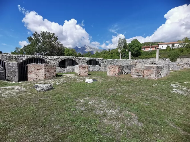 Ingresso Area archeologica di Alba Fucens