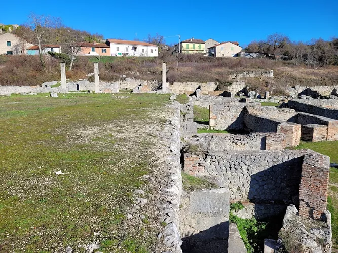 Ingresso Area archeologica di Alba Fucens