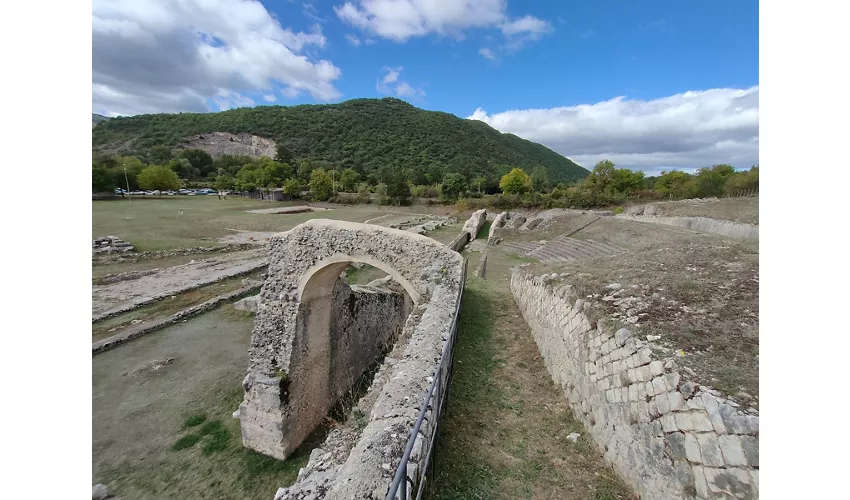 Amphithéâtre romain d’Amiternum