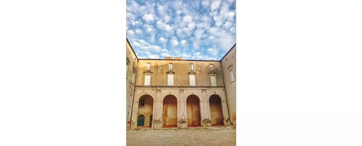 Palacio D'Avalos - Museos Municipales