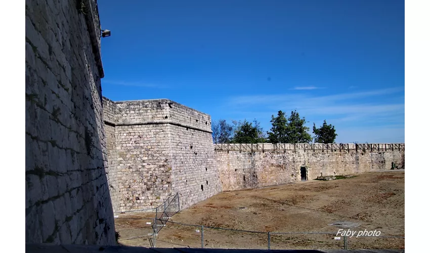 Armeemuseum und Museum alter Landkarten der Festung von Civitella del Tronto