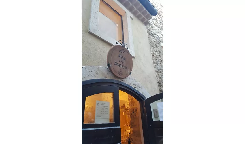 Internationales Zampogna-Museum „P. Vecchione“