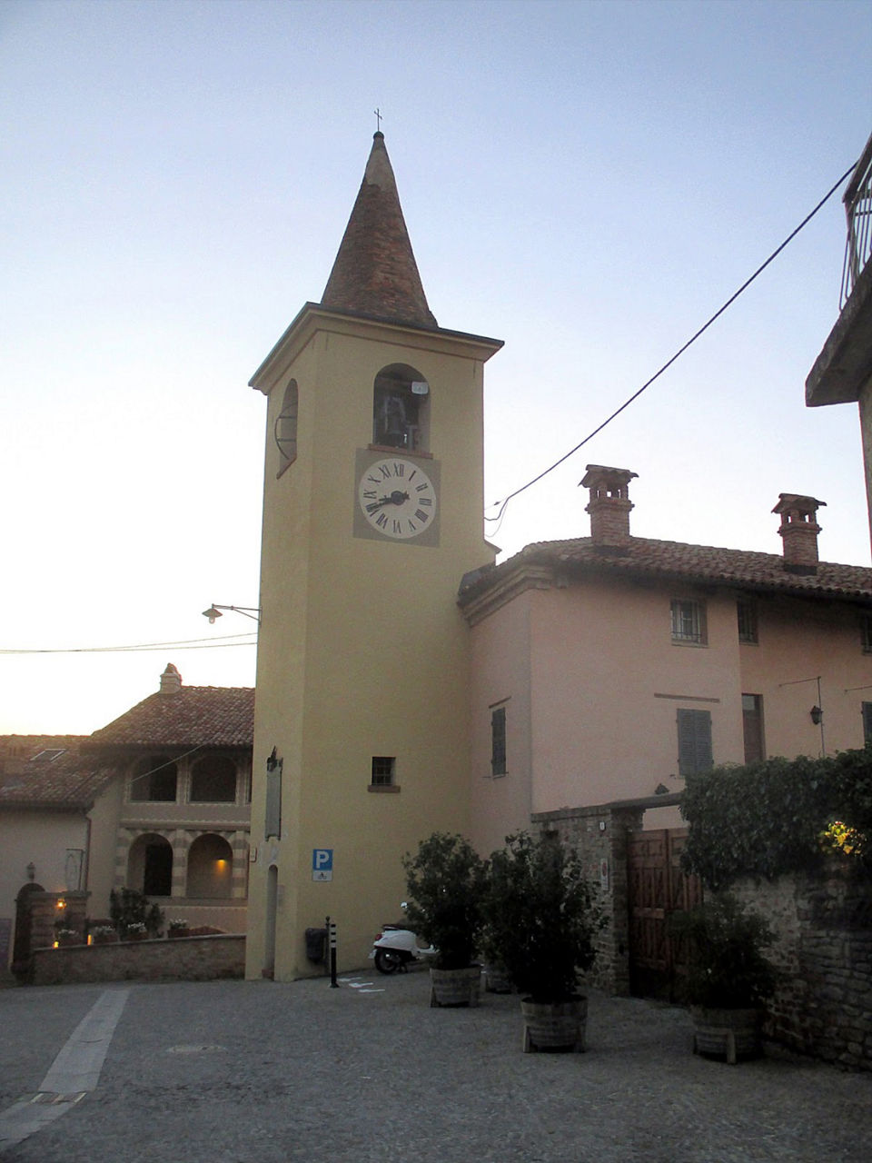 Castello Di Castiglione Falletto, Castiglione Falletto - Italia.it