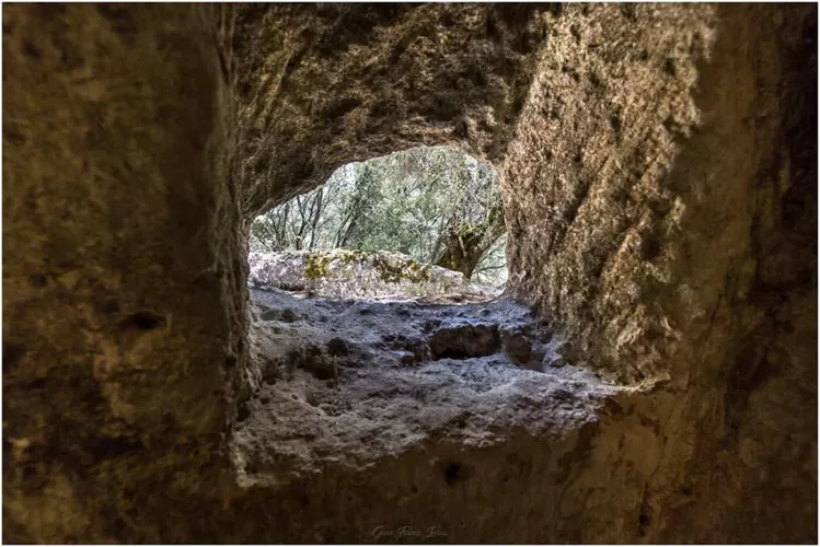 Le Grotte di Zungri: Insediamento Rupestre e Museo della Civiltà Contadina di Zungri