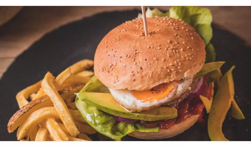 Star Pub Holy Burger