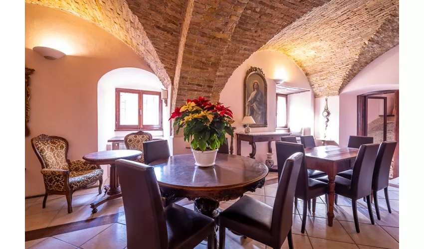 HOTEL TREVI
