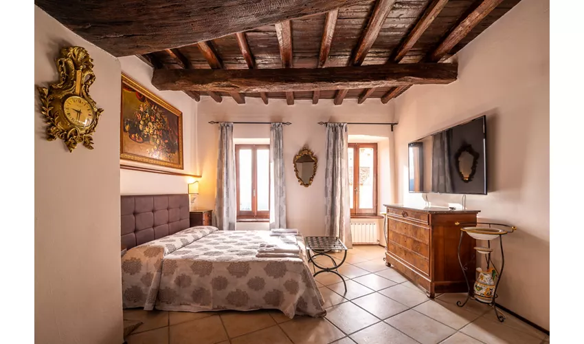 HOTEL TREVI