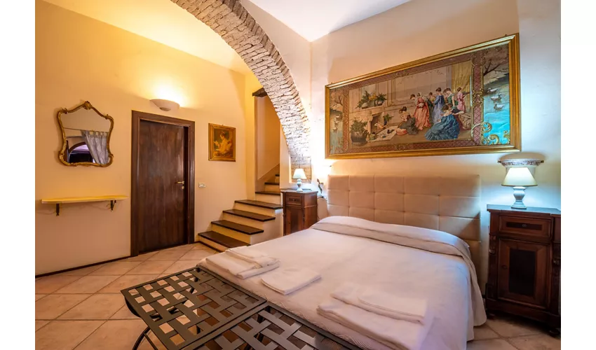 HOTEL TREVI