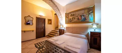 HOTEL TREVI