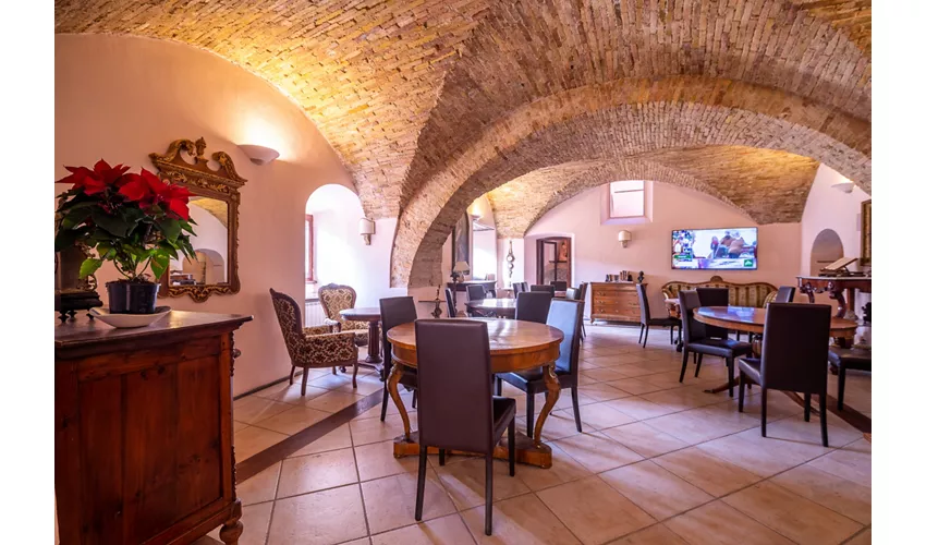 HOTEL TREVI