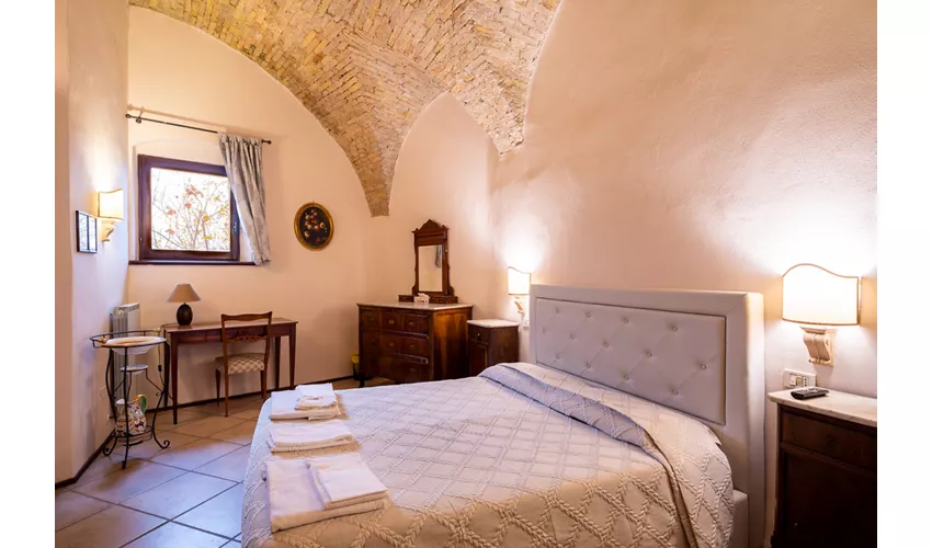 HOTEL TREVI