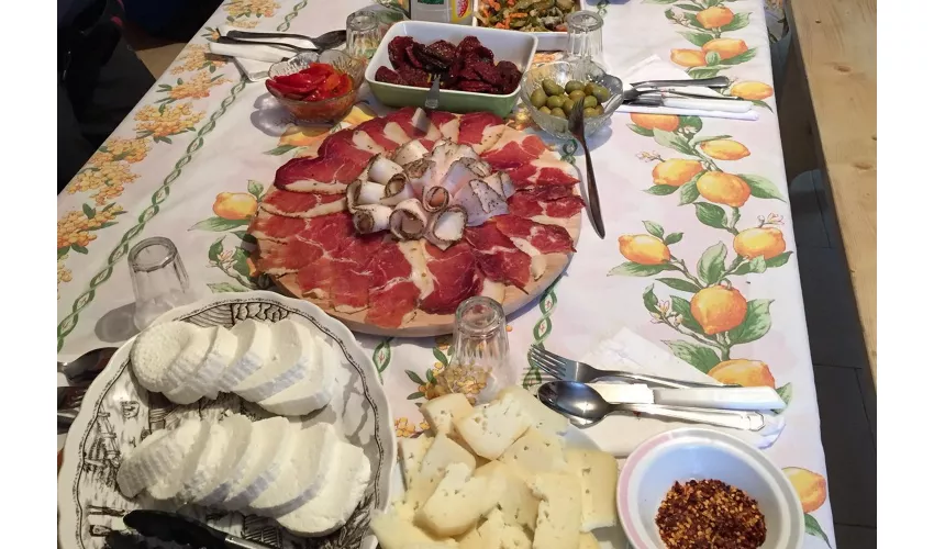 Società Cooperativa San Leo - Servizi per la ristorazione e per il turismo rurale ed escursionistico