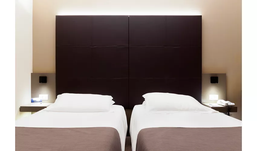 City Hotel & Suites