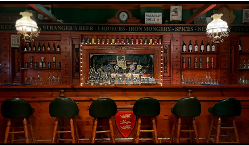 Upper Wall Pub