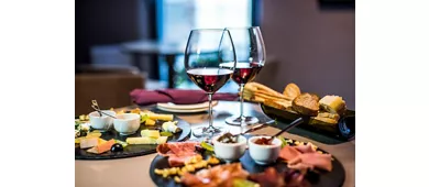 UVE - Rooms & Wine Bar