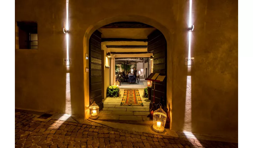 UVE - Rooms & Wine Bar