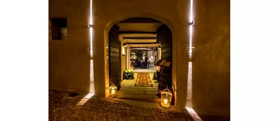 UVE - Rooms & Wine Bar