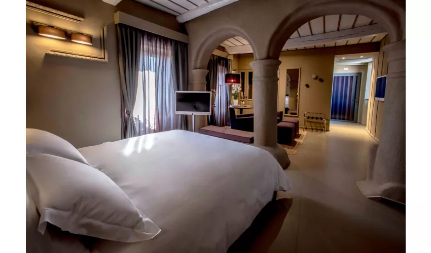 UVE - Rooms & Wine Bar