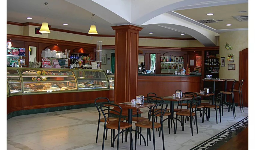 Pasticceria del Trivio - Gelateria, Bar, in Alatri