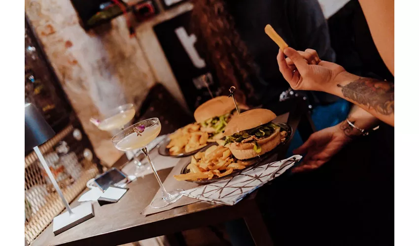 FAKE • Food Cocktail Art Bar
