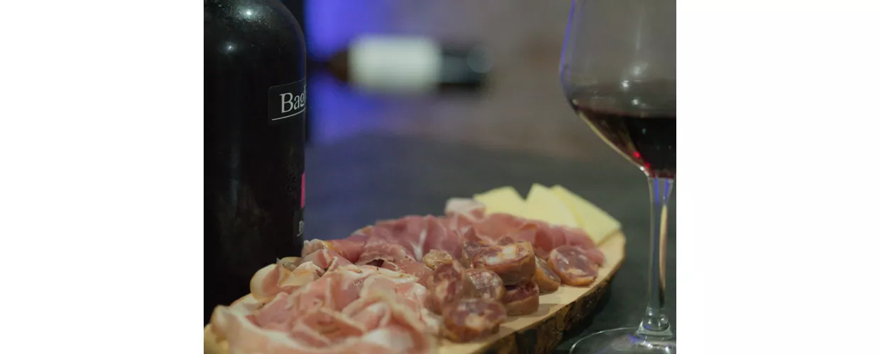 La Nevera Wine Bar