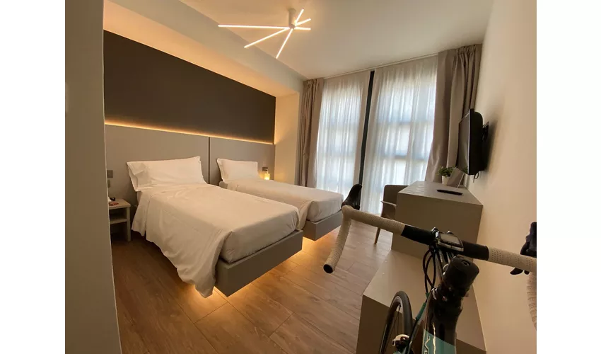 Fly Bike Hotel