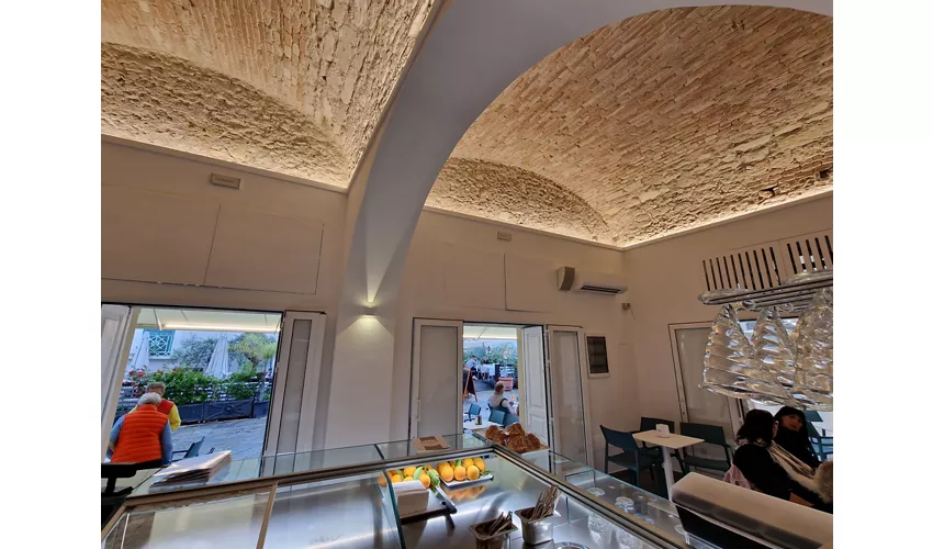 BAR ARISTON 54